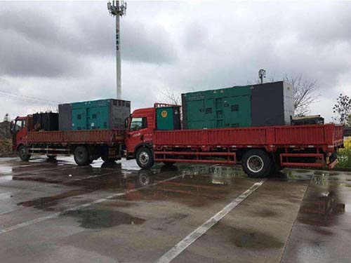 前进涂抹密封胶后,需要等待多长时间才能安装水冷式机油散热器密封件?